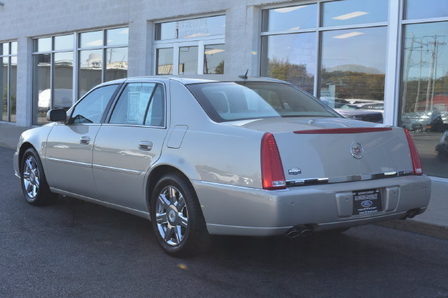 Used 2007 Cadillac DTS Luxury I w/ Sun And Sound Package FWD image 8
