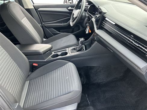 Certified 2025 Volkswagen Jetta S image 9