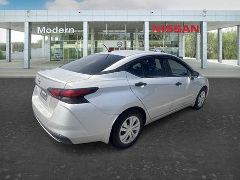 Used 2022 Nissan Versa S FWD image 5