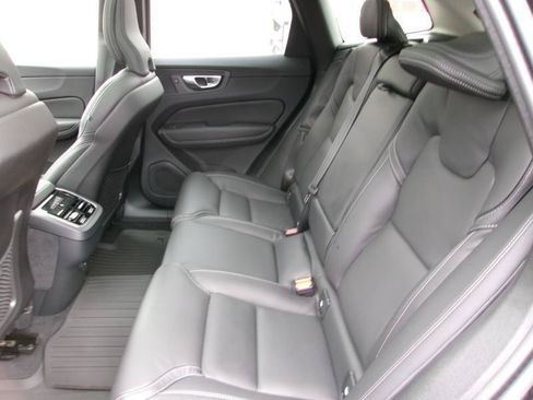 Used 2025 Volvo XC60 B5 Ultra AWD/4WD image 10