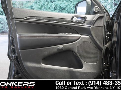 Used 2019 Jeep Grand Cherokee Trailhawk w/ Trailhawk Luxury Group AWD/4WD image 12