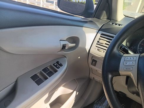 Used 2012 Toyota Corolla LE FWD image 21