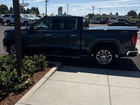 Used 2019 GMC Sierra 1500 SLT w/ SLT Premium Plus Package AWD/4WD image 8