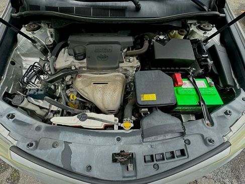 Used 2014 Toyota Camry SE FWD image 17