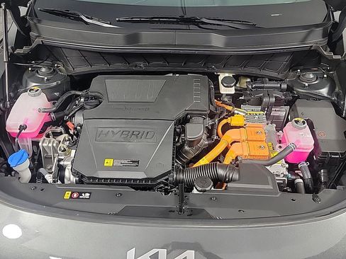 Used 2025 Kia Niro LX image 15