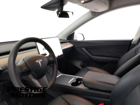 Used 2021 Tesla Model Y Long Range AWD/4WD image 16