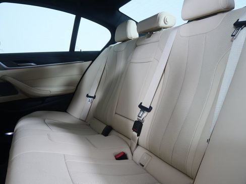 Used 2022 BMW 530i RWD image 14