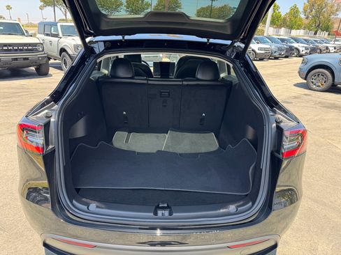 Used 2022 Tesla Model Y Performance AWD/4WD image 9