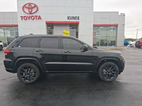 Used 2021 Jeep Grand Cherokee Laredo X AWD/4WD image 19