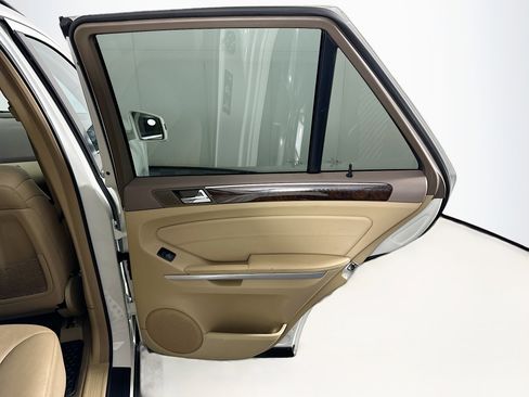 Used 2011 Mercedes-Benz ML 350 4MATIC image 31