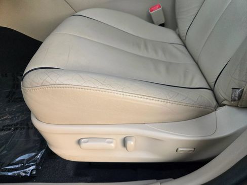 Used 2011 Toyota Venza AWD w/ Premium Pkg #2 image 14