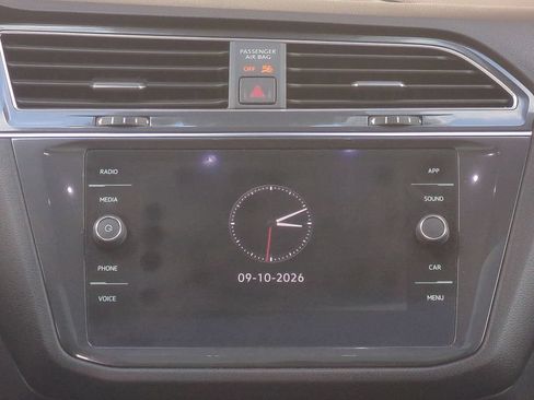 Used 2022 Volkswagen Tiguan SE w/ Panoramic Sunroof Package FWD image 22