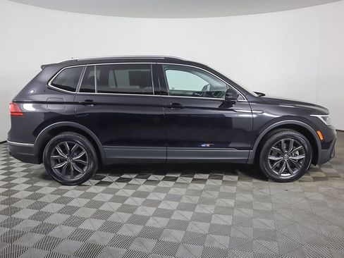 Used 2022 Volkswagen Tiguan SE image 18