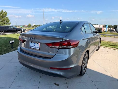 Used 2017 Hyundai Elantra SE FWD image 5