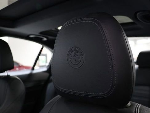Used 2023 Alfa Romeo Giulia Veloce RWD image 20