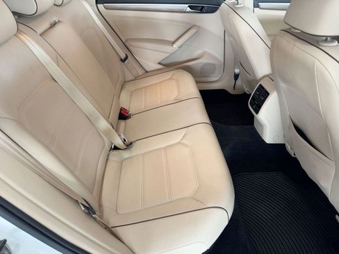 Used 2017 Volkswagen Passat 1.8T SE w/ SE Lighting Package image 29