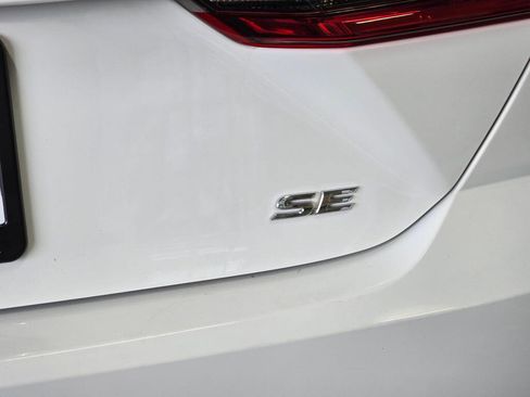 Used 2025 Toyota Camry SE image 15