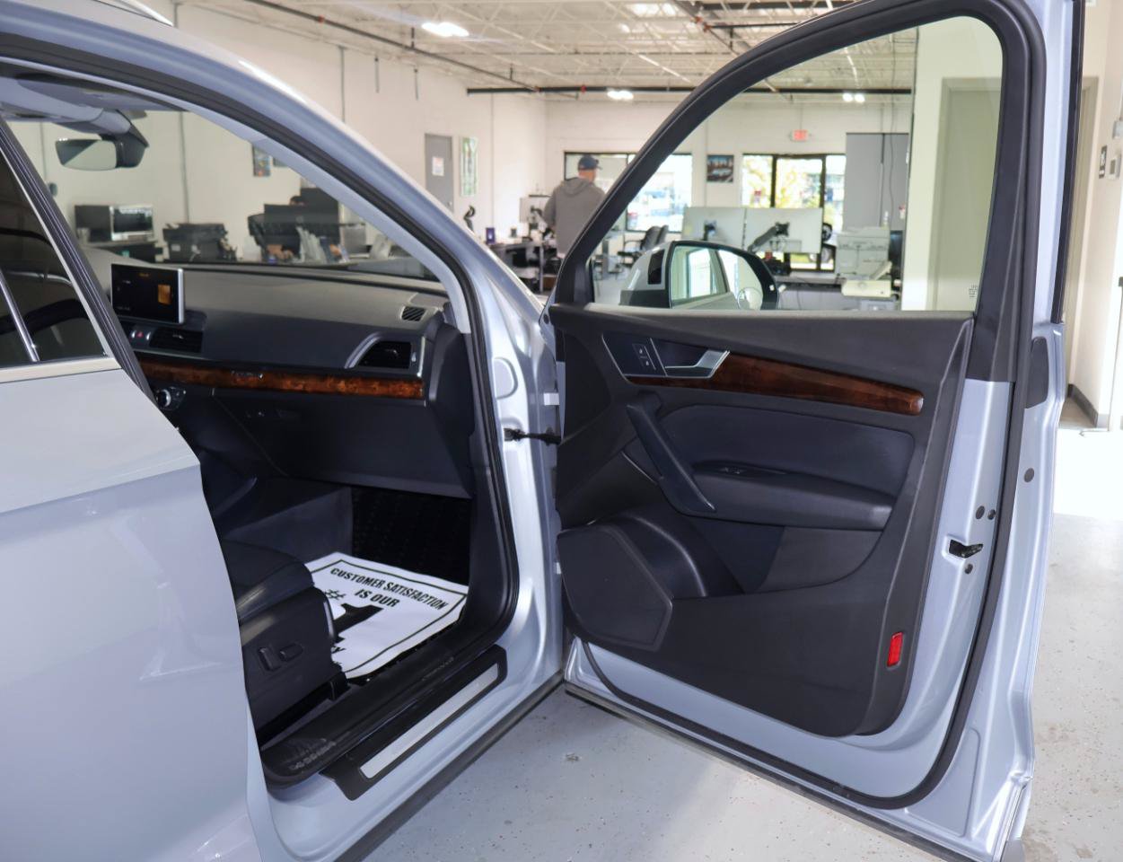 Used 2018 Audi Q5 2.0T Premium Plus w/ Premium Plus Package AWD/4WD image 24