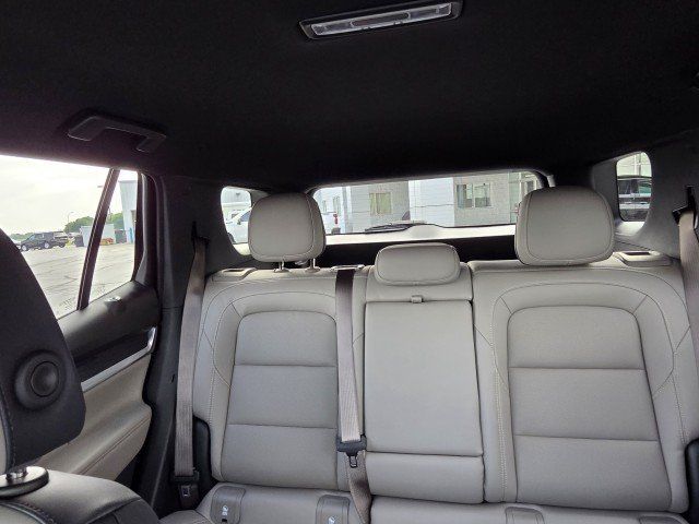 Used 2025 GMC Terrain Elevation w/ Elevation Premium Package AWD/4WD image 23