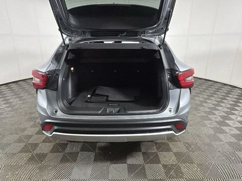 Used 2025 Chevrolet Trax LT FWD image 27