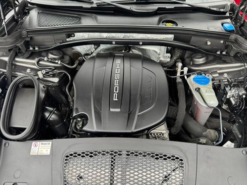 Used 2018 Porsche Macan AWD/4WD image 48