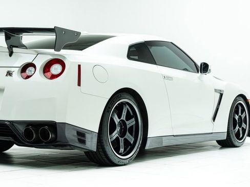 Used 2013 Nissan GT-R Black Edition image 14