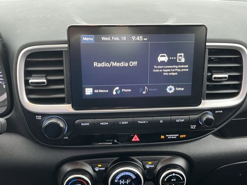 Used 2022 Hyundai Venue SEL image 21