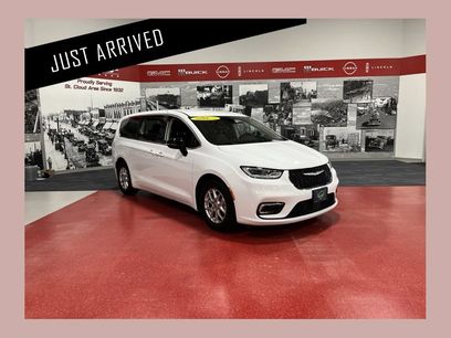 Used 2024 Chrysler Pacifica Touring-L