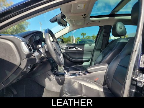 Used 2019 INFINITI QX30 ESSENTIAL image 2