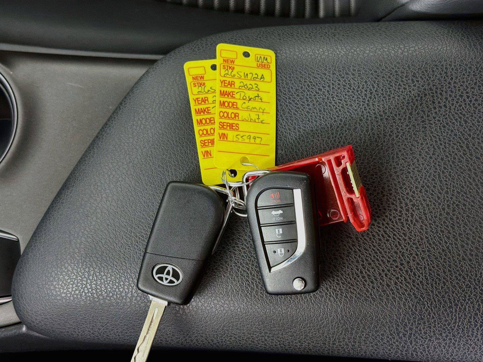Used 2023 Toyota Camry SE FWD image 4