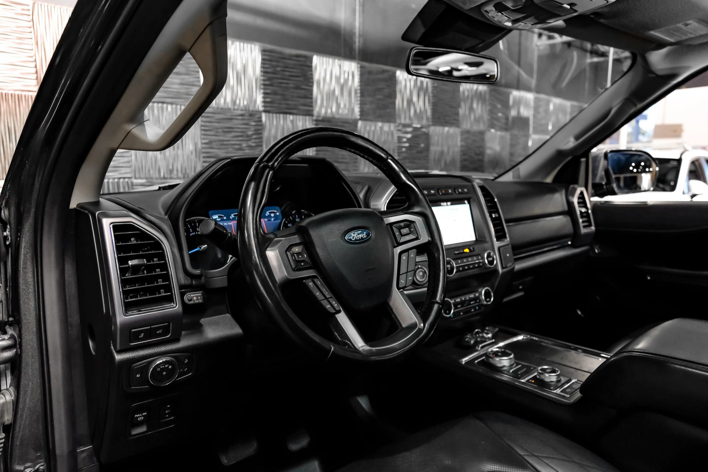 Used 2019 Ford Expedition Max Platinum AWD/4WD image 3