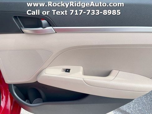 Used 2019 Hyundai Elantra SE image 19