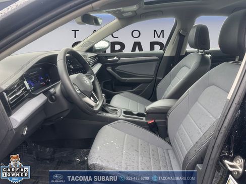 Used 2025 Volkswagen Jetta SE image 8