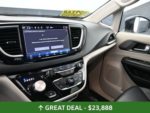 Used 2024 Chrysler Pacifica Touring-L FWD image 24