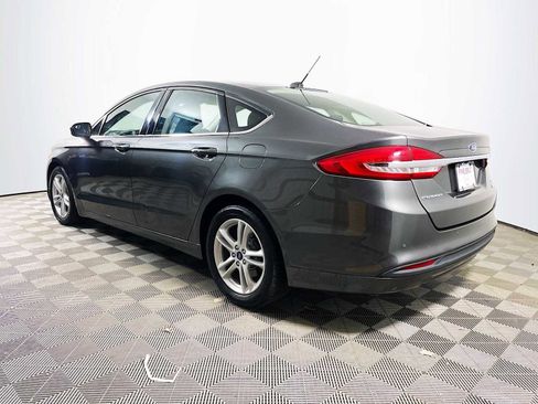 Used 2018 Ford Fusion SE w/ Fusion SE Technology Package FWD image 6