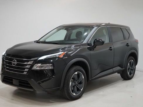 Used 2024 Nissan Rogue SV image 3