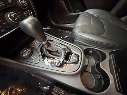 Used 2021 Jeep Cherokee Limited image 19