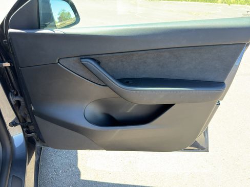 Used 2022 Tesla Model Y Performance AWD/4WD image 12