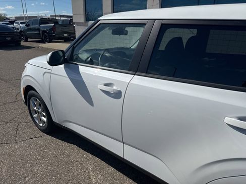 Used 2024 Kia Soul LX w/ Option Group 015 FWD image 14