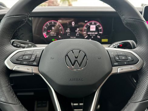 New 2026 Volkswagen Tiguan SE R-Line FWD image 21