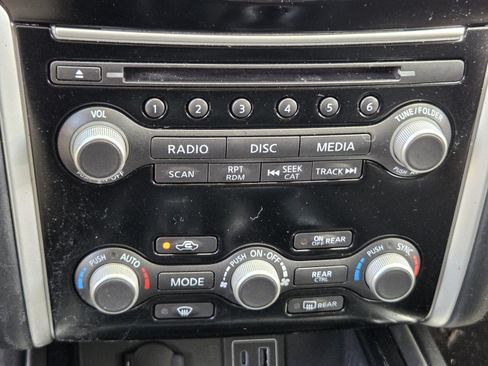 Used 2020 Nissan Pathfinder SV AWD/4WD image 18