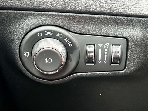 Used 2018 Jeep Compass Limited w/ Navigation Group AWD/4WD image 18