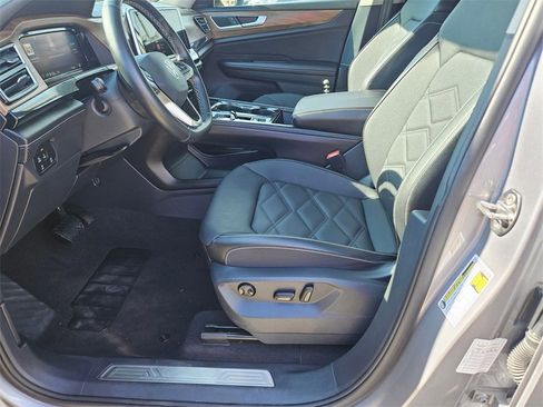 Used 2025 Volkswagen Atlas SE image 11