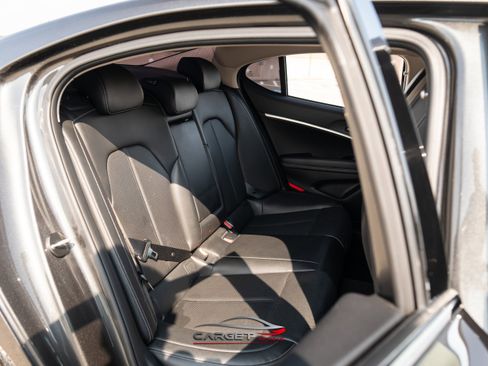 Used 2022 Genesis G70 2.0T image 14