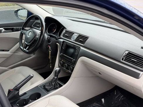 Used 2017 Volkswagen Passat 1.8T R-Line w/ R-Line Lighting Package image 20