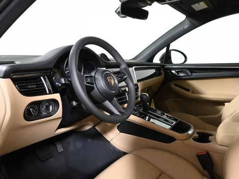 Used 2026 Porsche Macan AWD/4WD image 4