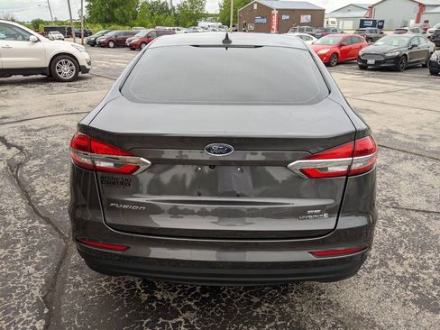 Used 2019 Ford Fusion SE FWD image 4