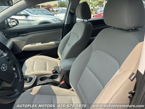 Used 2017 Hyundai Elantra SE FWD image 14