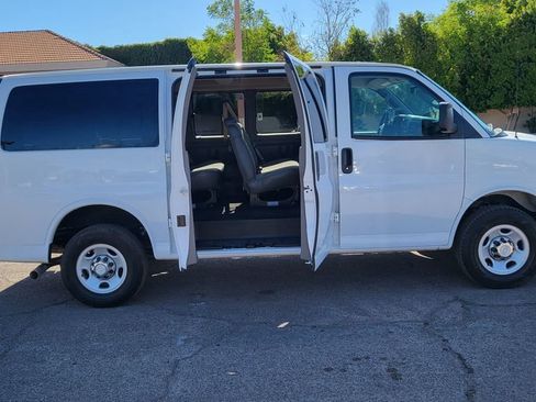 Used 2020 Chevrolet Express 2500 LT w/ LT Preferred Equipment Group RWD image 20