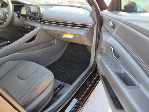 Used 2025 Hyundai Elantra Sport FWD image 7